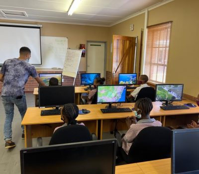 NEW COMPUTER LAB FOR THORNHILL PRIMARY